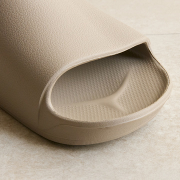 スニーカー感覚！ “健幸ビーサン”｜《スライドタイプ》理学療法士が開発、世界600万人の足を支える「アーチサポートサンダル」｜Archies