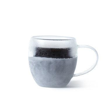 コーヒー偏愛は、“苦手”から始まった。｜《凍るグラス》 氷いらずで冷たさをキープする「アイスクイックグラス」｜Espresso Tokyo×豆善｜ハンドルあり