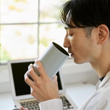 その味変、水筒のせいかも？！｜《シルクハット／500ml》 スポドリOK、金属臭・ニオイ移りなし、チタンセラミックコーティング・ボトル｜WOKY