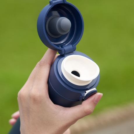 その味変、水筒のせいかも？！｜《ワンプッシュ／450ml》 スポドリOK、金属臭・ニオイ移りなし、チタンセラミックコーティング・ボトル｜WOKY