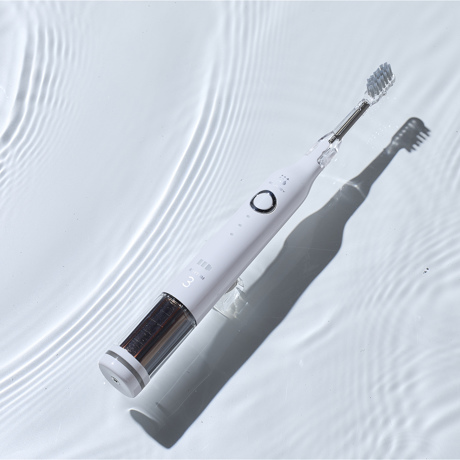 ツルツルの歯は、“光”でつくる｜《電動磨き用・充電式／ソラデーリズム3》光触媒の効果で、歯磨き粉なしでも歯垢がとれる「電動歯ブラシ」｜SOLADEY