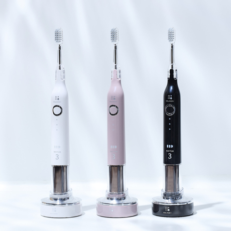 ツルツルの歯は、“光”でつくる｜《電動磨き用・充電式／ソラデーリズム3》光触媒の効果で、歯磨き粉なしでも歯垢がとれる「電動歯ブラシ」｜SOLADEY