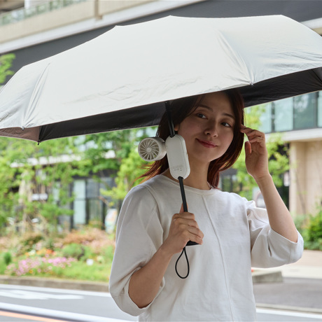 “風通し”を持ち歩く｜《日傘クリップファン》日傘に装着、狙った角度で送風できるハンズフリーファン「1°Go Clamp」｜Momax