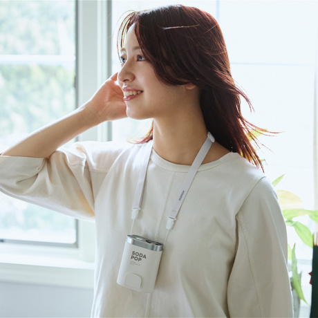 “風通し”を持ち歩く｜《腰掛けターボファン》ウエストに装着、服の中に送風できるハンズフリーファン「1°Go Clip」｜Momax