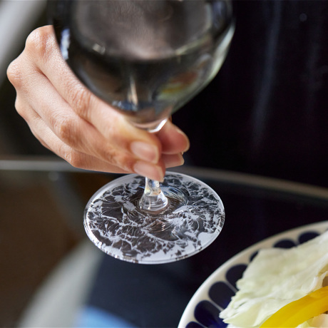 いつものお酒に、惚れ直す｜《ワイングラス／1個》チタンの光彩と結霜模様の造形美がコラボする「月雫」｜PROGRESS×結霜月華
