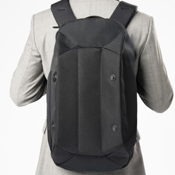 MONOCO OUTLET｜【22,000円→15400円】カリフォルニア発　折り紙モチーフの「バックパック」｜Orphosis