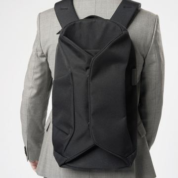 MONOCO OUTLET｜【22,000円→15400円】カリフォルニア発　折り紙モチーフの「バックパック」｜Orphosis