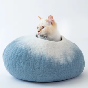 【13,200円→6,600円】最高品質メリノウール使用の 猫専用「ハンドメイドベッド」｜Cat Cavern