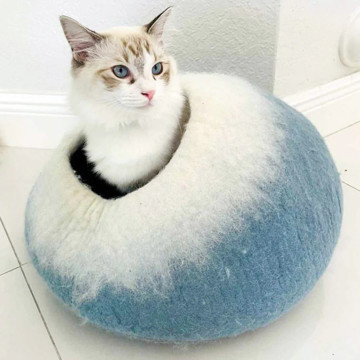MONOCO OUTLET｜【13,200円→6,600円】最高品質メリノウール使用の 猫専用「ハンドメイドベッド」｜Cat Cavern