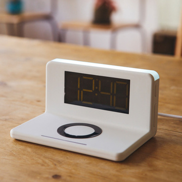 MONOCO OUTLET｜【理由あり 4,950円→3,039円】置くだけ充電、ベッドサイドすっきり。「ワイヤレス充電クロック」｜RELAX