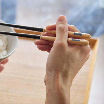 幸せの“箸”渡し｜《かっとばし!!／１膳／箱入り》折れたバットからつくった、プロ野球12球団公認のお箸｜兵左衛門