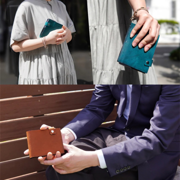 MONOCO OUTLET｜【25,300円→17,710円】 中身を入れても薄いまま、本革コンパクト二つ折り財布｜LEAFLIC