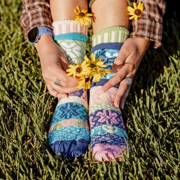 足元ハッピー！ 未来に“ちょい足し”｜楽しい、かわいい、チャリティーソックス｜SOLMATE SOCKS｜ハミングバード／M（25-27）