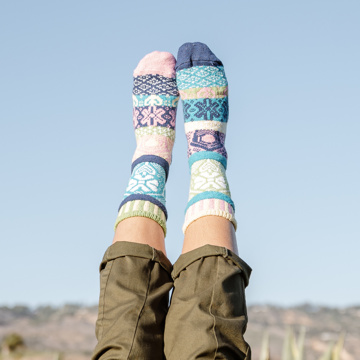 足元ハッピー！ 未来に“ちょい足し”｜楽しい、かわいい、チャリティーソックス｜SOLMATE SOCKS｜ハミングバード／S（22-25）