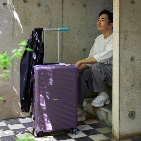 一緒に“歩きたい”スーツケース｜“気の利く”設計が、あなたの旅路に寄り添う