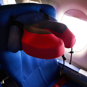 飛行機シートが、あなたの頭を“ずっと抱っこ”！ | 空の移動が多いプロバスケ選手が開発
