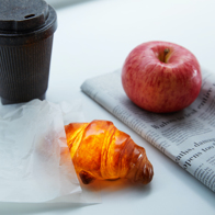 焼きたてパンが 灯す しあわせ 材料は 小麦粉 塩 イースト Led Monoco