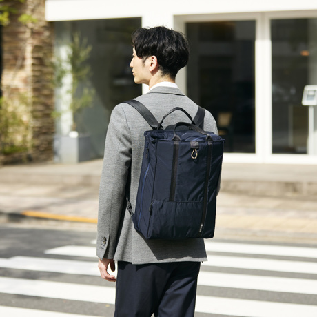 行きは「ぺたんこバッグ」、帰りは「買い物カゴ」｜ファスナーを開くと、トートの容量は“16倍”に
