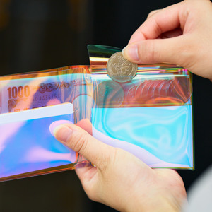 “手ぶら外出”が叶う、財布やキーケースなど6選