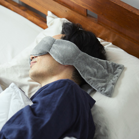 旅行好きな方へのプレゼントに、おしゃれで便利なグッズ16選｜バッグやリラックスグッズ、スマホ撮影グッズなど