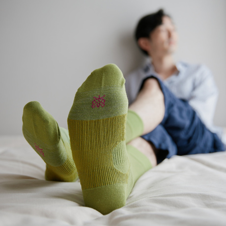 靴下を男性にプレゼントするなら、おしゃれ&高機能なものを｜ビジネス用からカジュアルなタイプまでご紹介