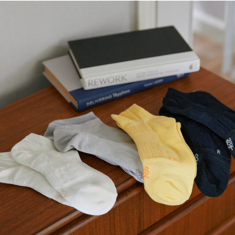 靴下を男性にプレゼントするなら、おしゃれ&高機能なものを｜ビジネス用からカジュアルなタイプまでご紹介