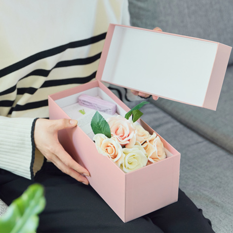 花束から、灯りが“ぽっ”｜昼はアートフラワー、夜はあたたかなムードライト