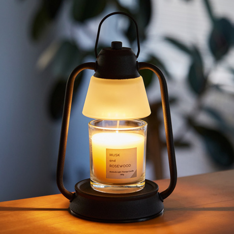 ウッド系ルームフレグランスで、部屋を心地よい香りに｜キャンドル、ミストなど、さまざまなタイプをご紹介