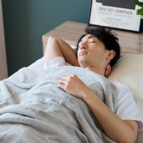 寝室のエアコン温度論争、フットンだ～！｜暑がりさんも寒がりさんも一緒にいい夢を