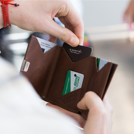 これ、名刺入れかと思った！｜１軍カードに直アクセス、コンパクト財布