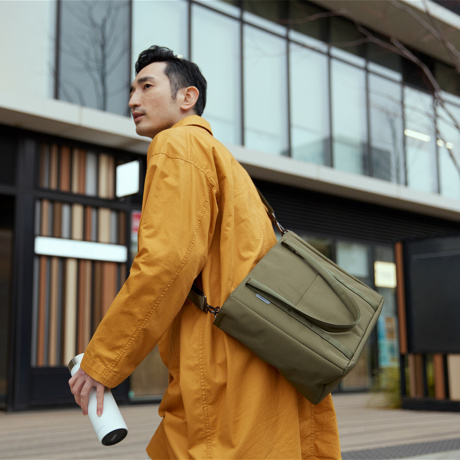 “TECHトート“とスマート通勤｜大小のガジェットに住所が決まる、自立する