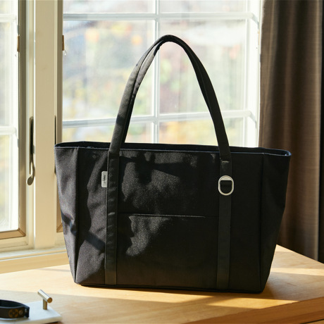 “TECHトート“とスマート通勤｜大小のガジェットに住所が決まる、自立する