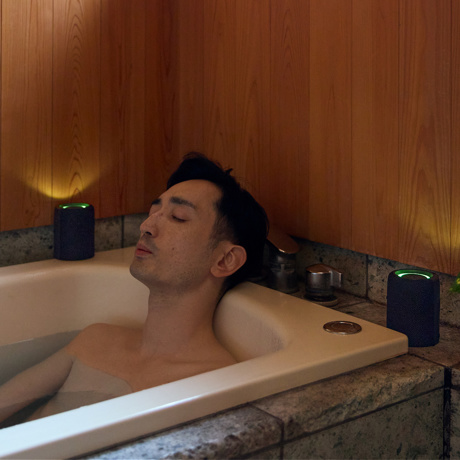 湯気と音楽で、思考ノイズOFF｜立体サウンドのマグネット式 防水スピーカー