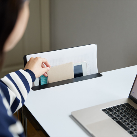 デスクの余白は、創造性の伸びしろ｜スペースと思考を拡張する、デスクポケット