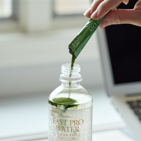 「単品ランチ」を栄養バランス食に｜グリーン9素材+植物発酵エキスが、大人の“不足“