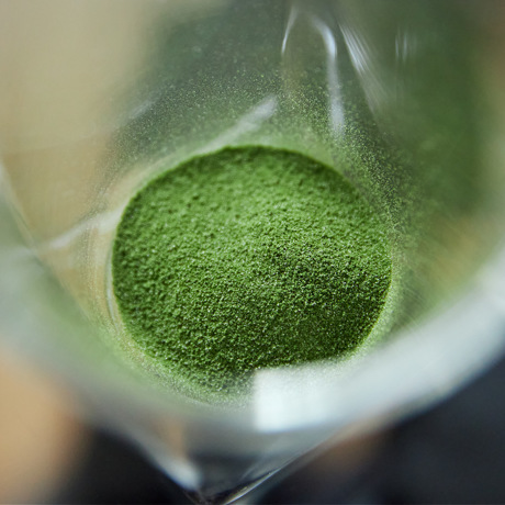 「単品ランチ」を栄養バランス食に｜グリーン9素材+植物発酵エキスが、大人の“不足“