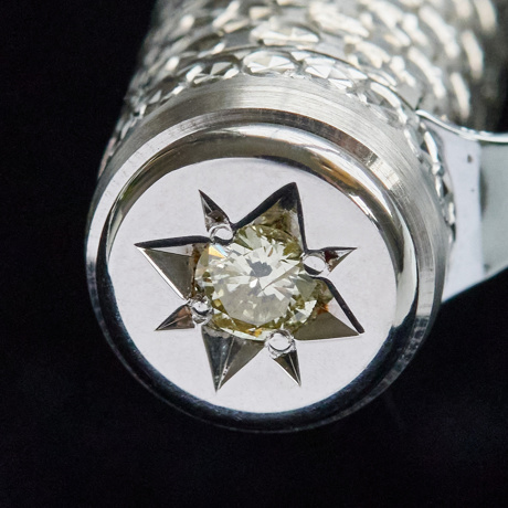 祝福のダイヤモンドカットを、人生の節目に｜職人がひと彫りずつ刻む、特別な輝き