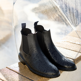 雨ニモ負ケズ、旅デモ履ケル｜まるで本革、ふかふかクッションで歩きやすい