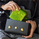 「ピタッ！」が、心地よさのカタチ｜デッドスペースがないミニマム財布