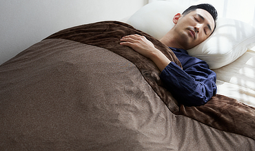 毛布とふとんが、“ぬくぬく婚” | 6層構造の発熱毛布とふとんが一体化