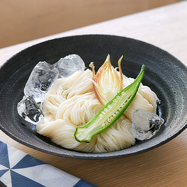 黒帯の素麺に“一本”取られた！｜1年熟成のコシと舌触り「揖保乃糸 ひね特級 」