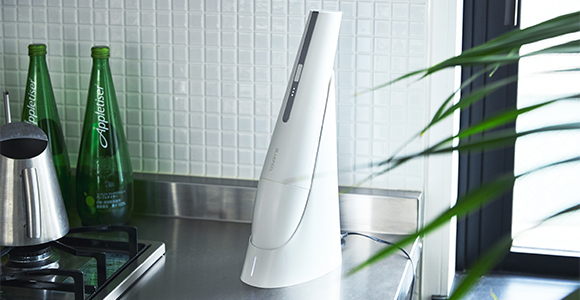 “ミニマム掃除機”、ワンアクションで隅々まで!|リビングに馴染むデザイン、ゴミに気づいたら即吸引