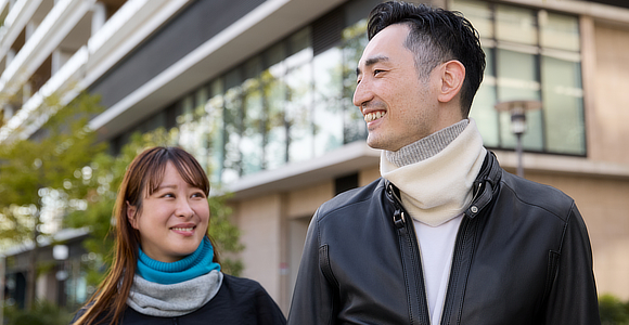 カシミヤ、巻かずにスポン！｜なめらか極細毛、すっきり軽い着け心地