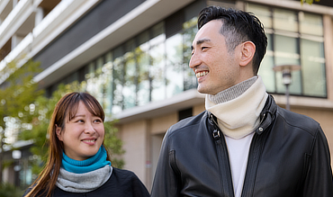 カシミヤ、巻かずにスポン！ | なめらか極細毛、すっきり軽い着け心地