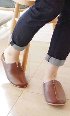 スキップしたくなる『スリッパ』｜靴の製法でつくったからトコトン歩きやすい