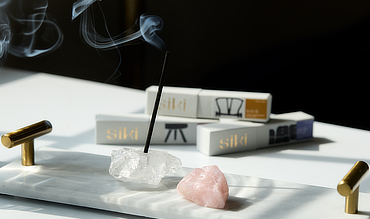 お香で、チェックイン | 心旅する、“香水仕立て”のインセンス