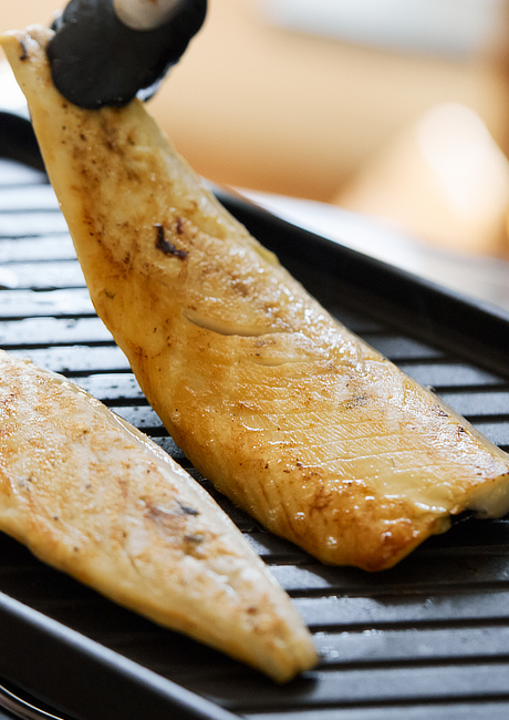 理想のトースト・焼き魚、わが家でできた！｜純度99.9％“炭プレート”でサクッ、ふわっ、旨
