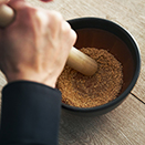 “あたらしいレシピ”が生まれる「すり鉢」｜鉢の中で玉子サンドやポテトサラダが完成！