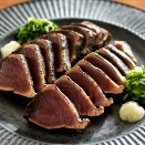 “釣りたて”カツオに、今夜目覚める｜土佐沖一本釣り、その日に藁焼きしたカツオを食卓へ