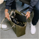 “TECHトート“とスマート通勤｜大小のガジェットに住所が決まる、自立する